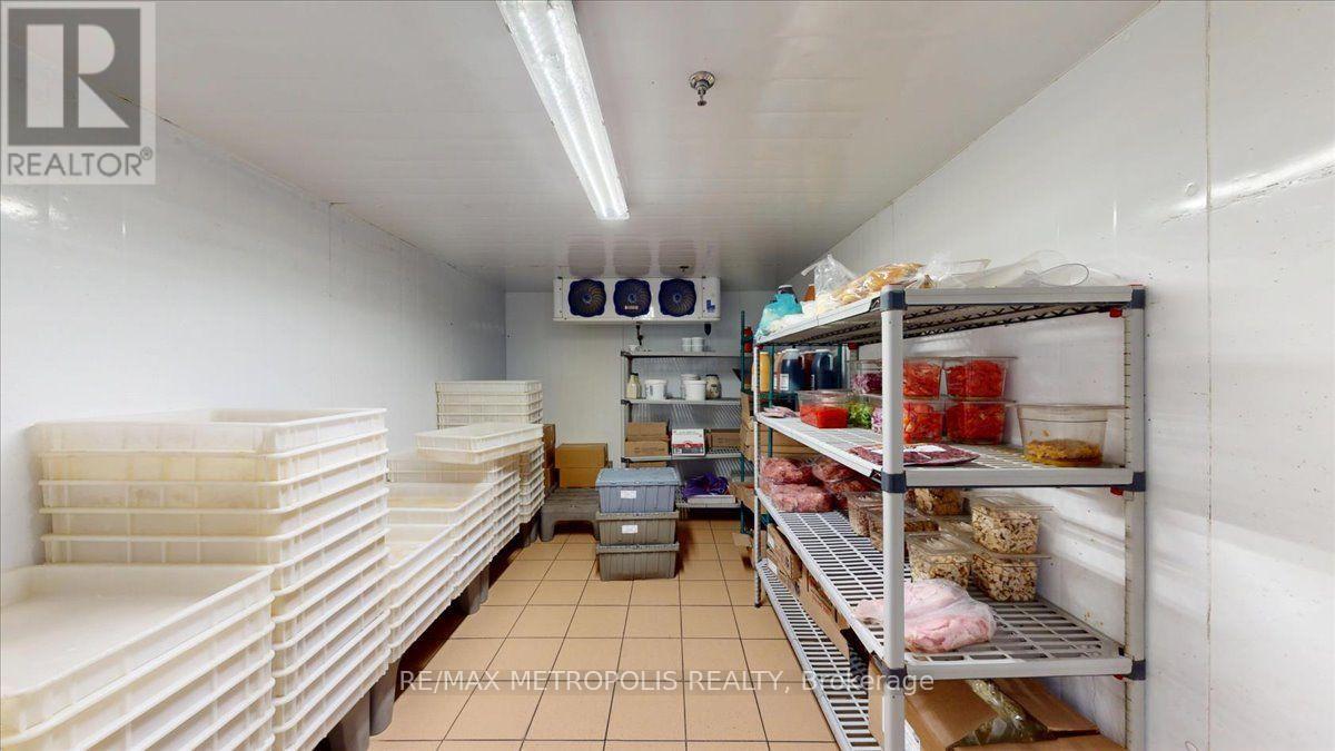 558 Bloor St Street, Toronto, Ontario  M6G 1K1 - Photo 39 - C13708304