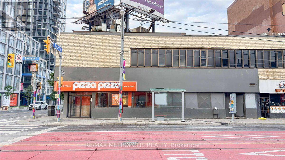558 Bloor St Street, Toronto, Ontario  M6G 1K1 - Photo 4 - C13708304
