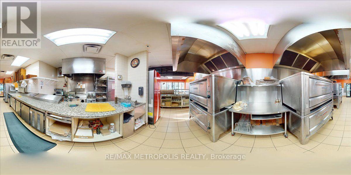 558 Bloor St Street, Toronto, Ontario  M6G 1K1 - Photo 46 - C13708304