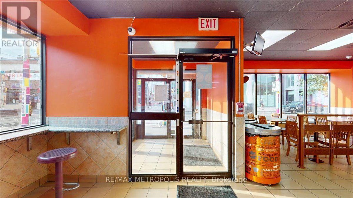 558 Bloor St Street, Toronto, Ontario  M6G 1K1 - Photo 9 - C13708304