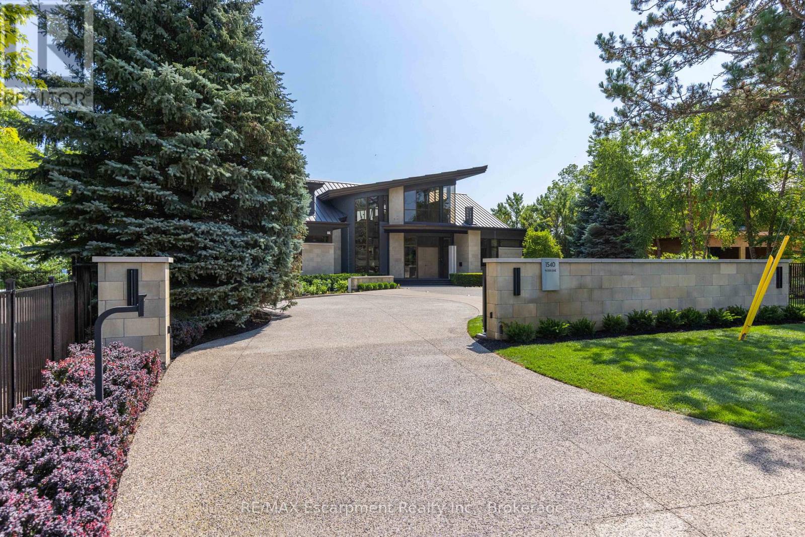 1540 Watersedge Road, Mississauga (Clarkson), Ontario  L5J 1A4 - Photo 2 - W13708328