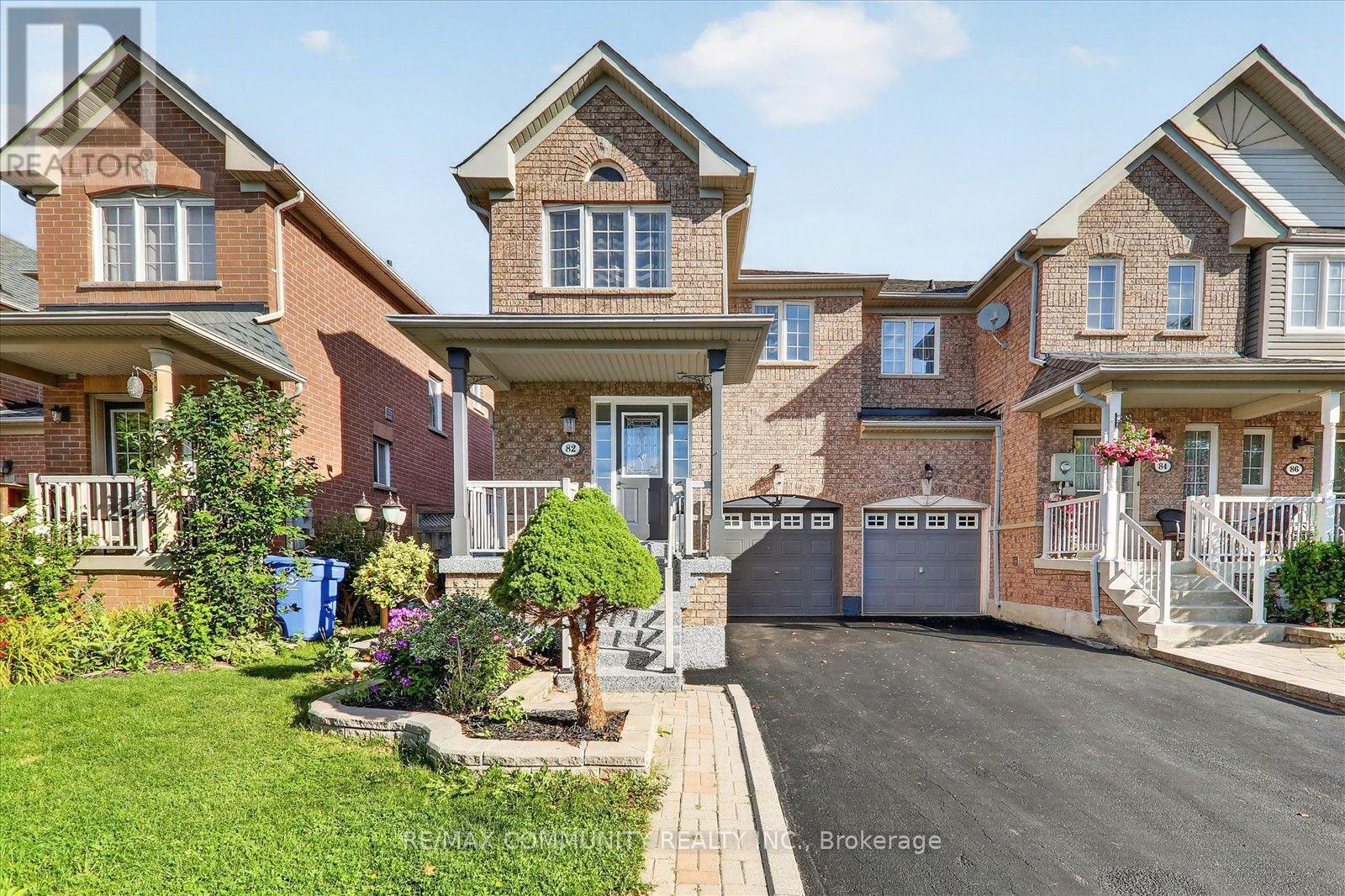 82 Burgess Crescent, Newmarket, Ontario  L3X 2T8 - Photo 2 - N13708300