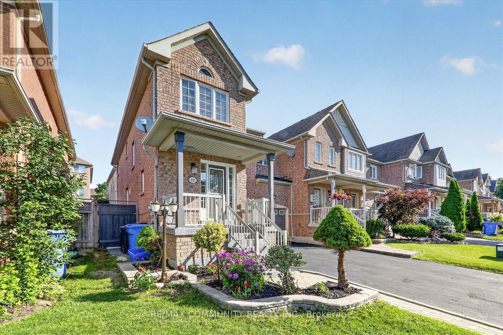 82 Burgess Crescent, Newmarket, Ontario  L3X 2T8 - Photo 3 - N13708300