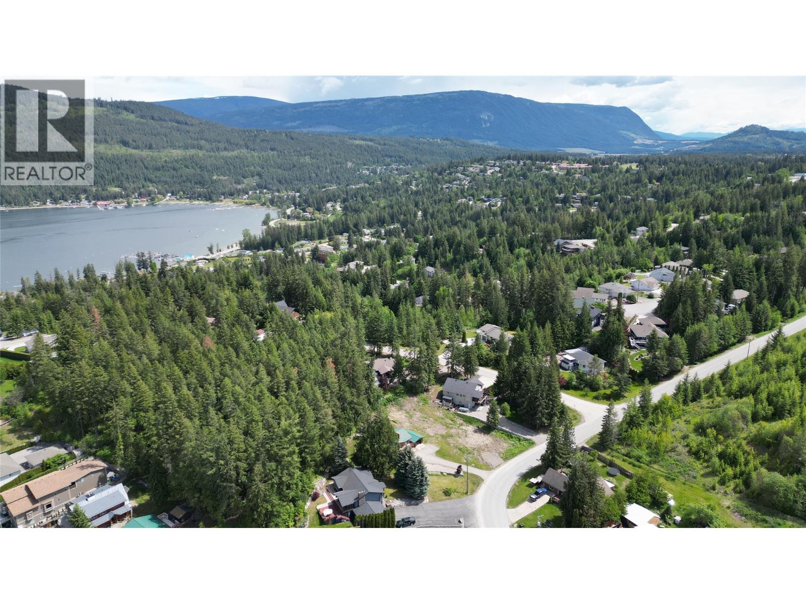 2902 Cedar Drive, Blind Bay, British Columbia