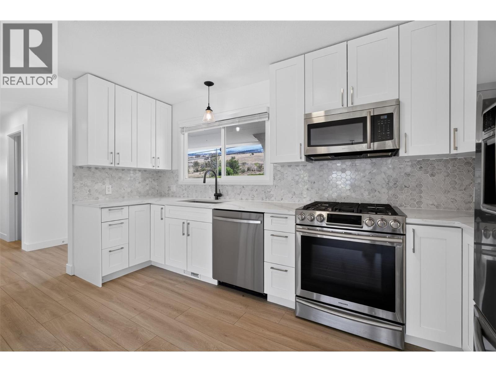 6531 Longacre Drive, Vernon, British Columbia  V1H 1H9 - Photo 4 - 10396241