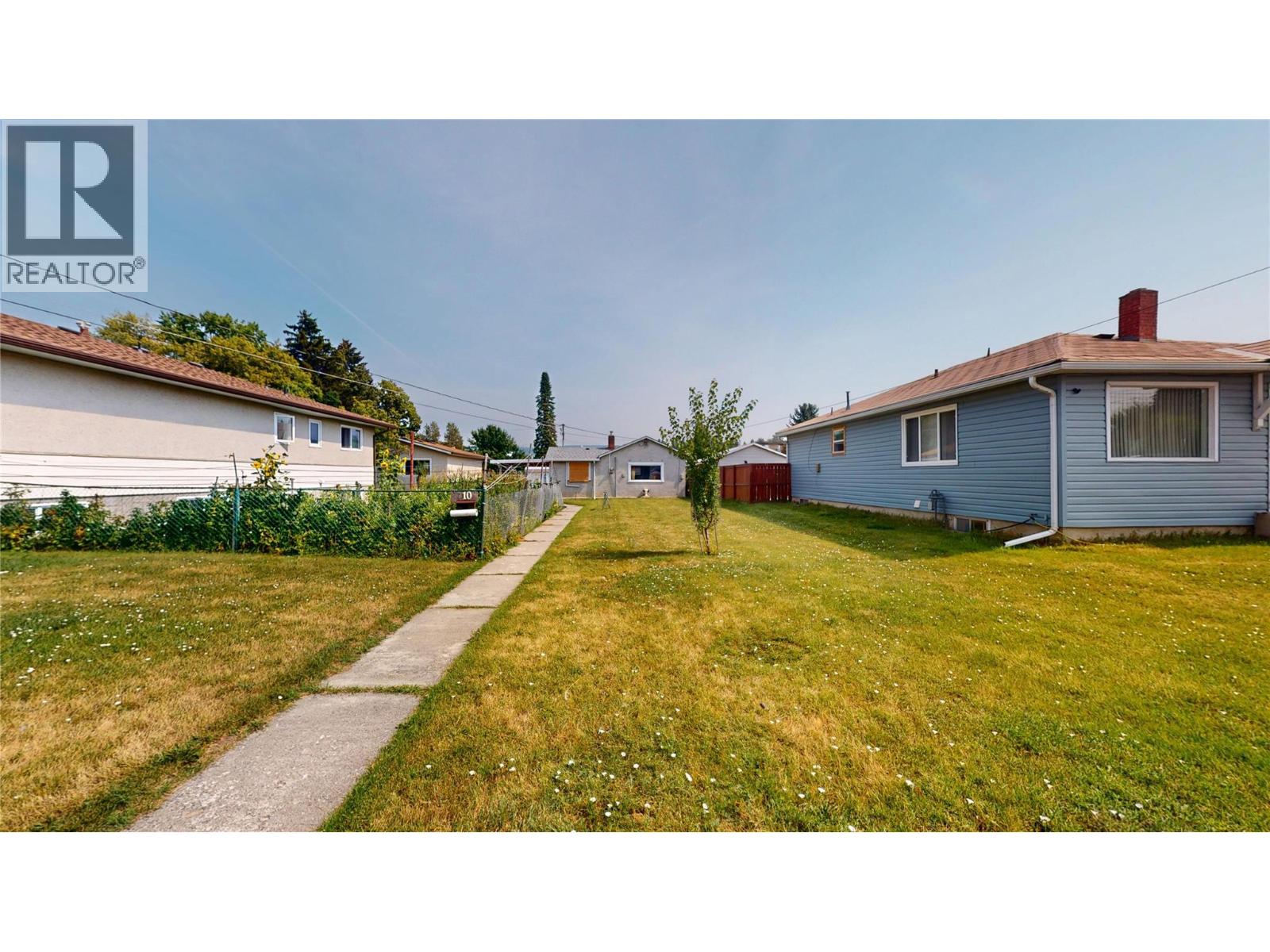 10 14th Avenue S, Cranbrook, British Columbia  V1C 2W8 - Photo 2 - 10398511