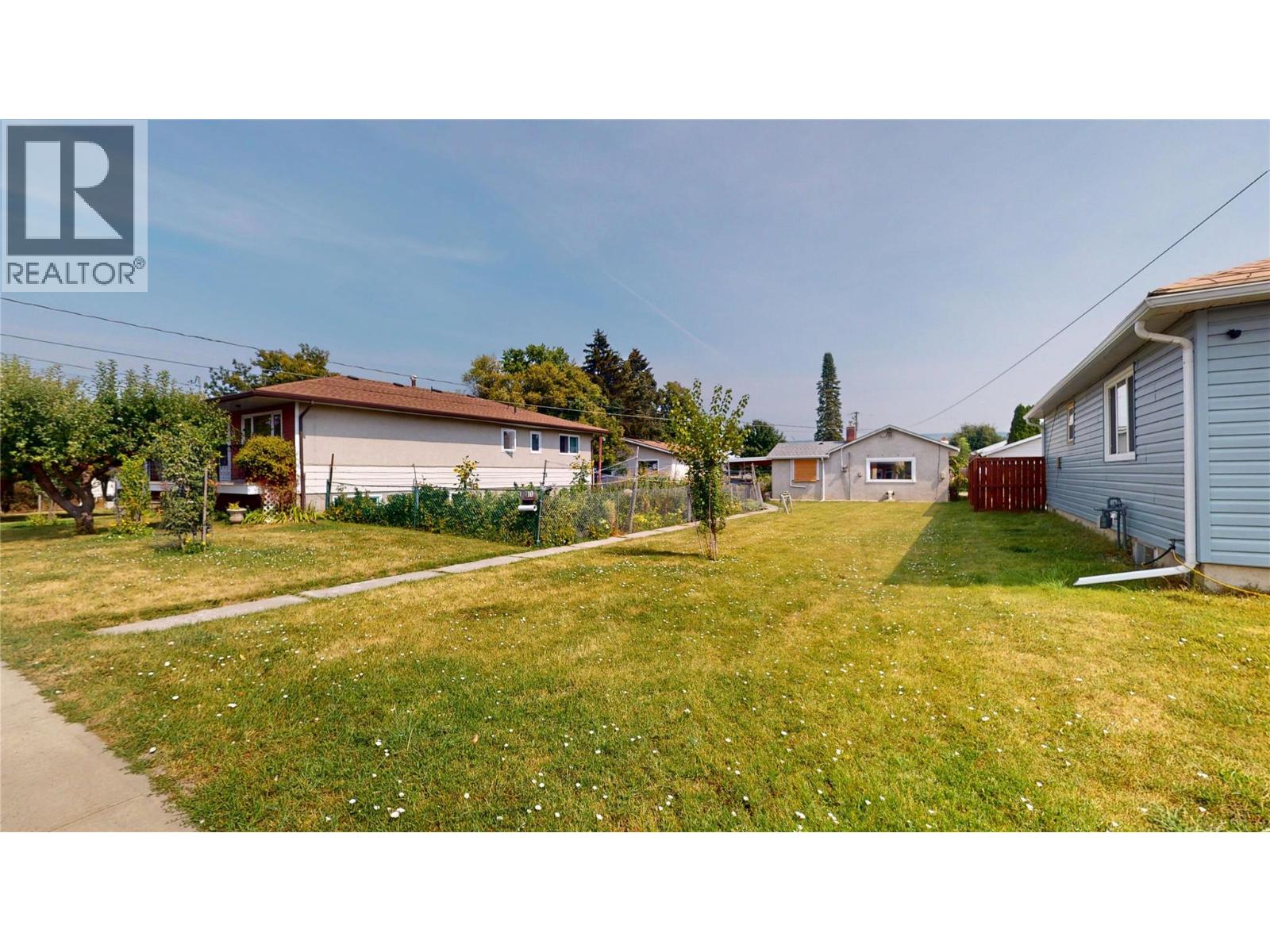 10 14th Avenue S, Cranbrook, British Columbia  V1C 2W8 - Photo 3 - 10398511