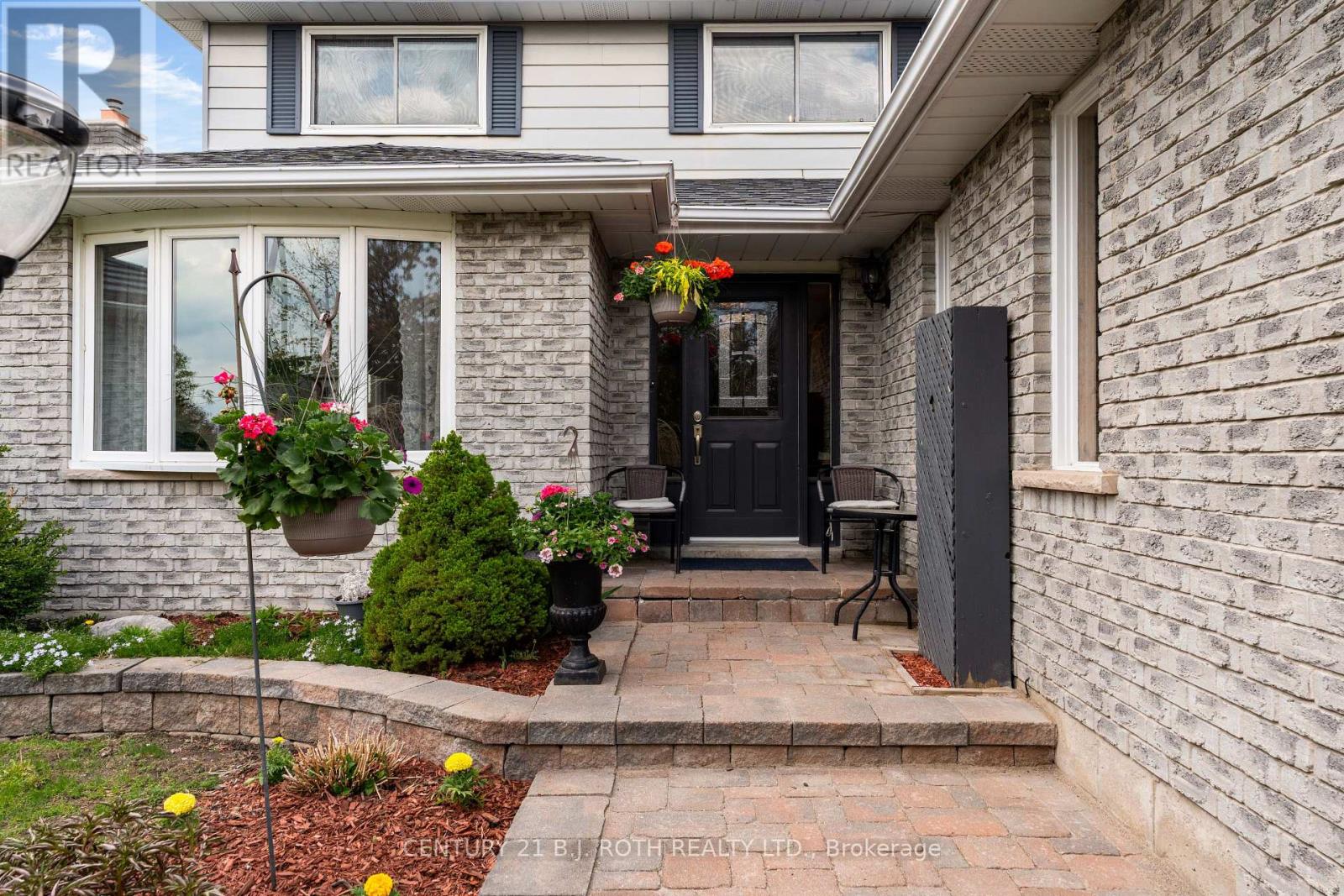 37 Laurentian Lane, Orillia, Ontario  L3V 7N8 - Photo 2 - S13223588