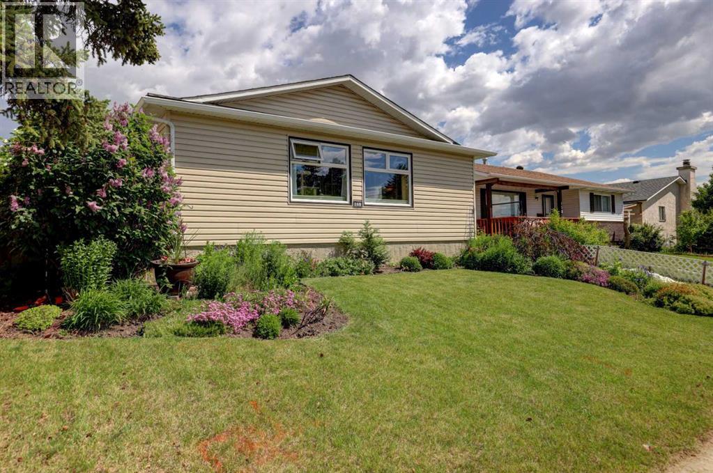148 Rundlecairn Rise Ne, Calgary, Alberta  T1Y 2Y3 - Photo 2 - A2322193