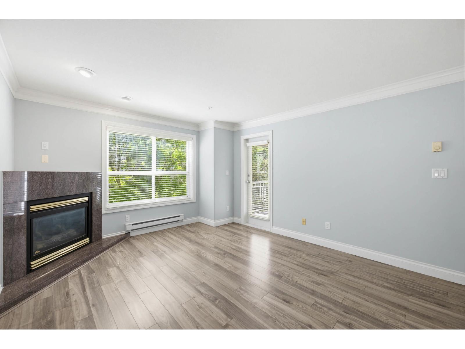 202 8115 121a Street, Surrey, British Columbia  V3W 1J2 - Photo 3 - R3117236