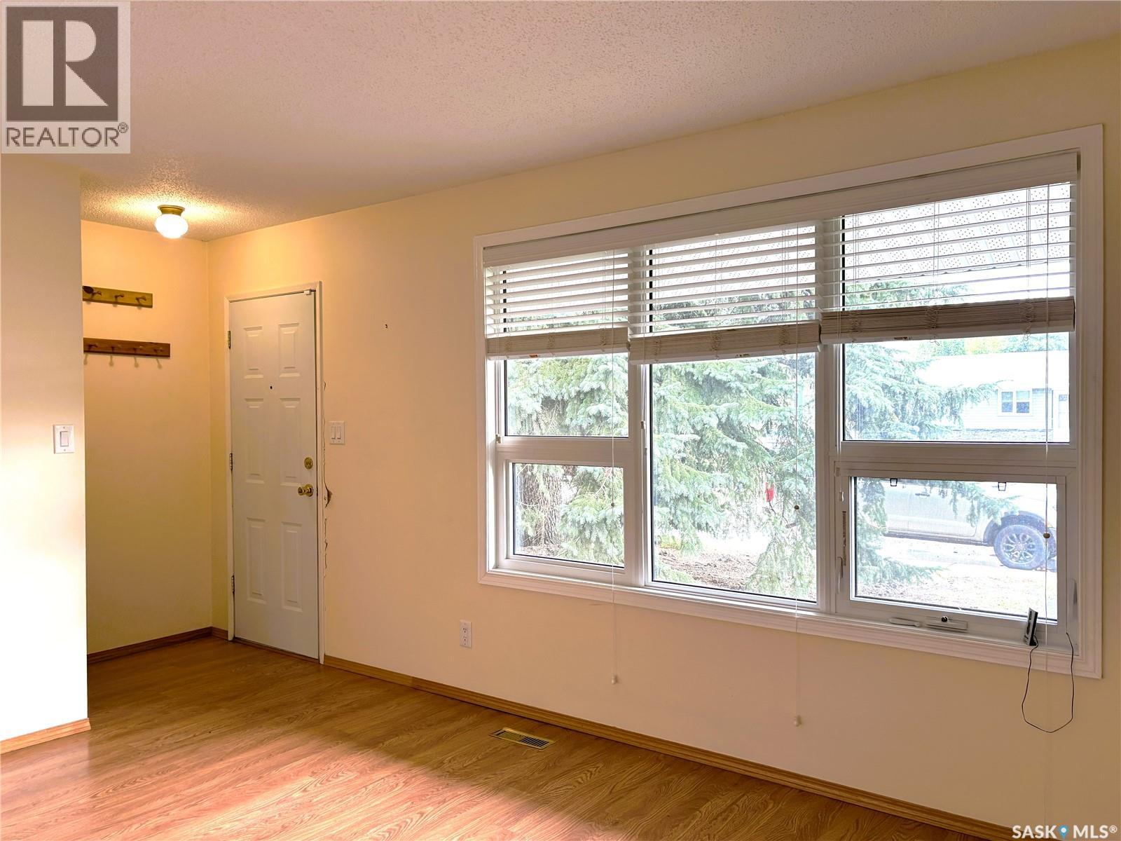 1619 Vickies Avenue, Saskatoon, Saskatchewan  S7N 2P2 - Photo 3 - SK046468