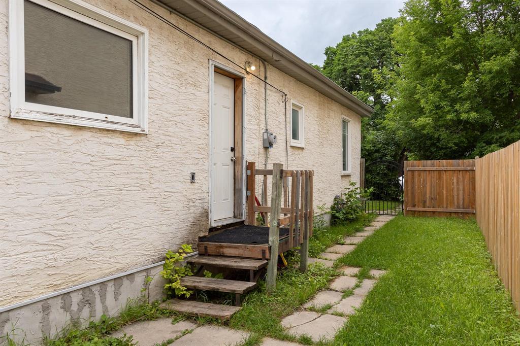 224 Hartford Avenue, Winnipeg, Manitoba  R2V 0L8 - Photo 4 - 202620952