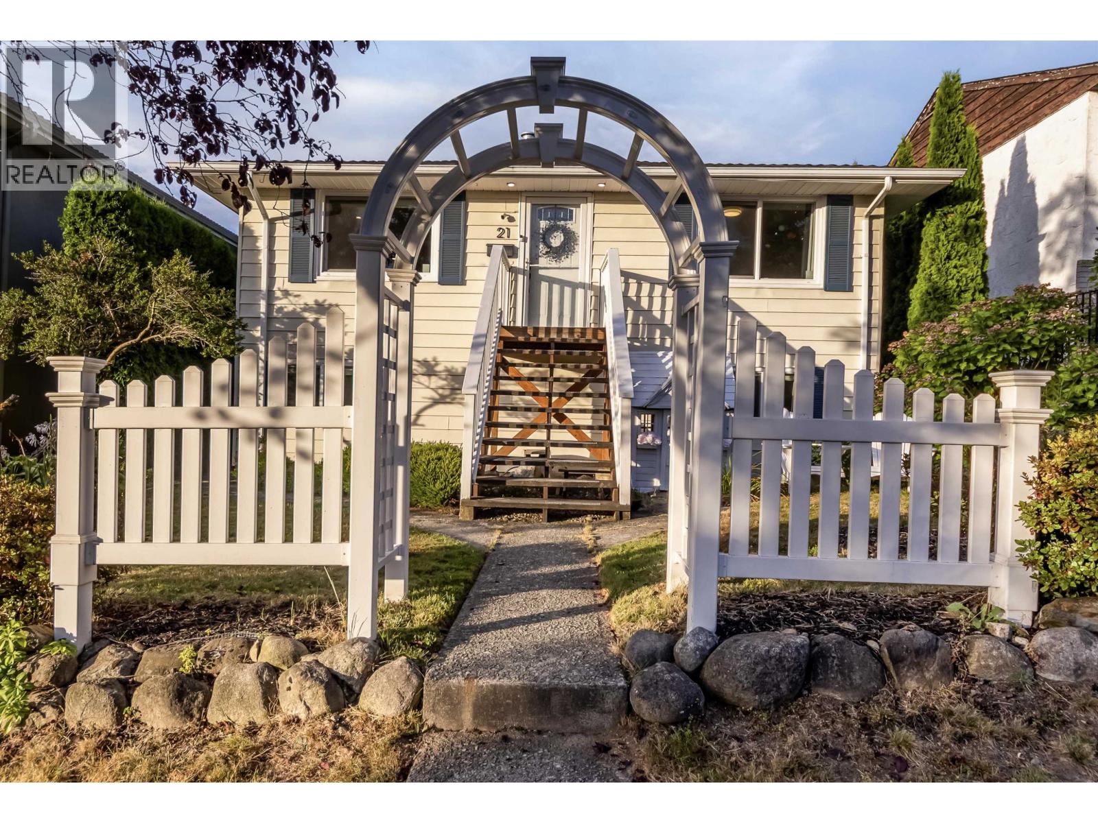 21 MALTA PLACE, Vancouver, British Columbia