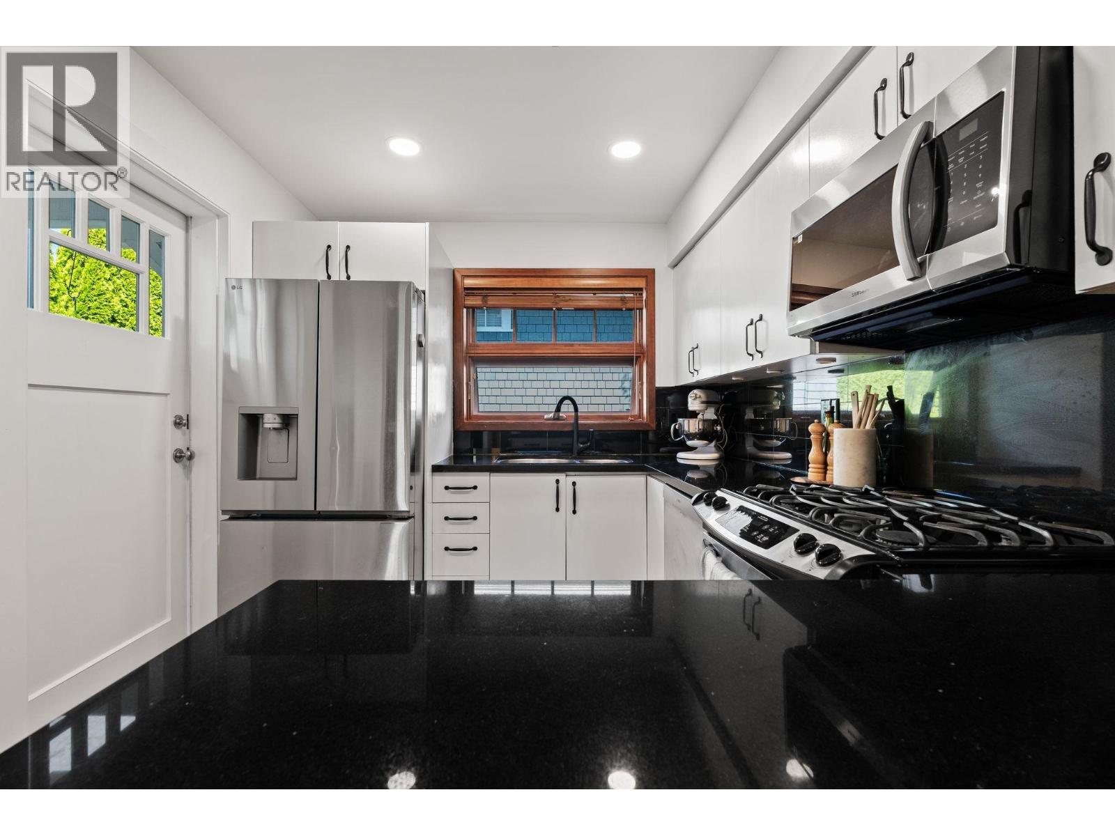 2 2505 W 8th Avenue, Vancouver, British Columbia  V6K 2B3 - Photo 7 - R3158327