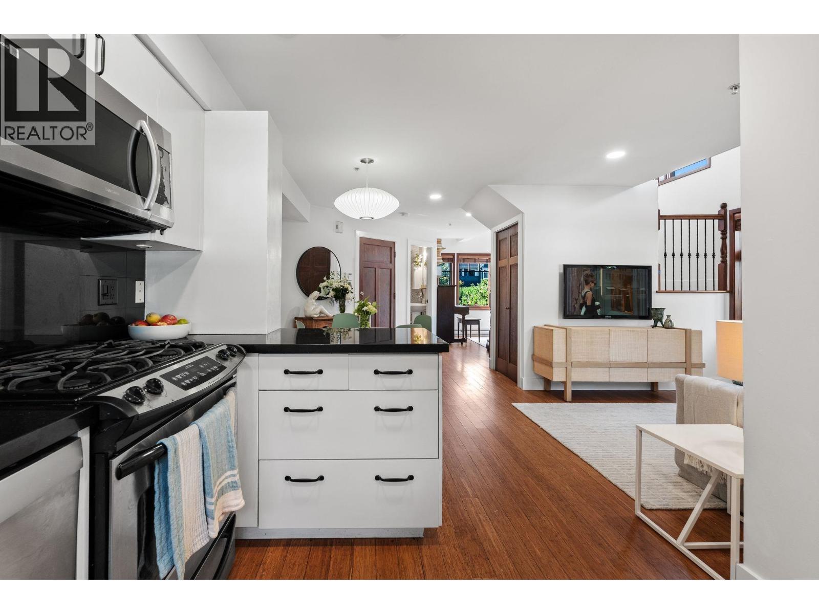 2 2505 W 8th Avenue, Vancouver, British Columbia  V6K 2B3 - Photo 8 - R3158327
