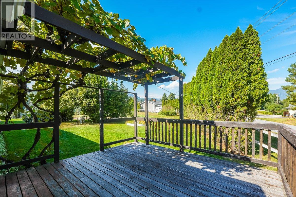 807 Waterloo Road, Ootischenia, British Columbia  V1N 4K8 - Photo 30 - 10393513