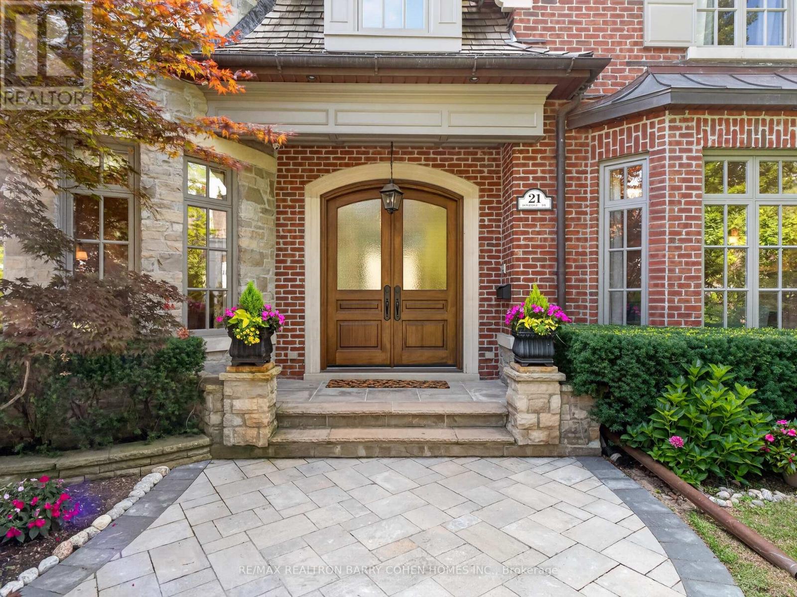 21 Don Ridge Drive, Toronto, Ontario  M2P 1H3 - Photo 3 - C13708342