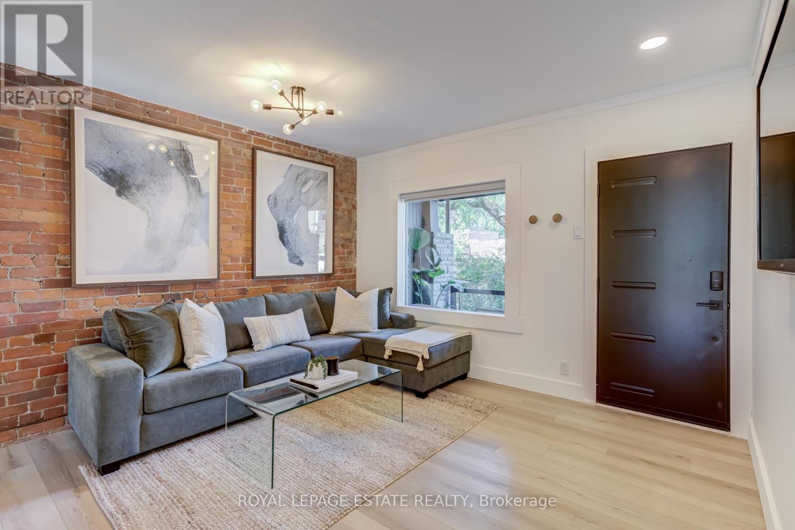 43 Fairford Avenue, Toronto, Ontario  M4L 2J9 - Photo 3 - E13708374