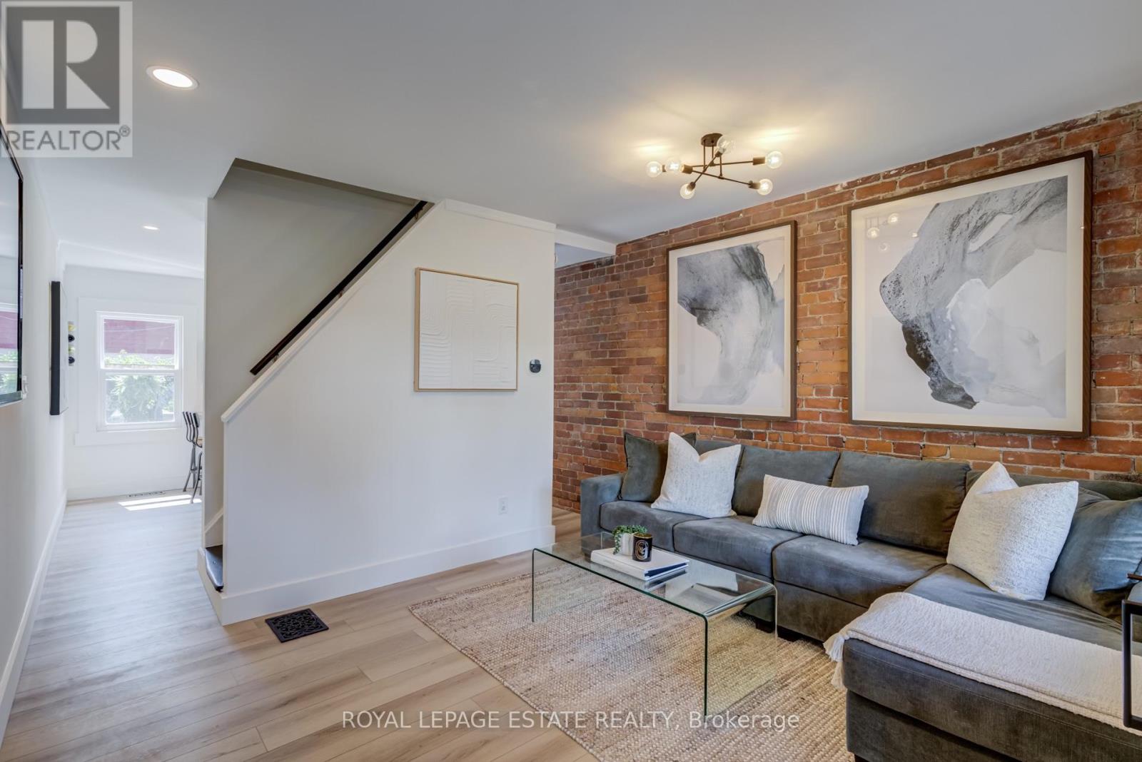 43 Fairford Avenue, Toronto, Ontario  M4L 2J9 - Photo 4 - E13708374