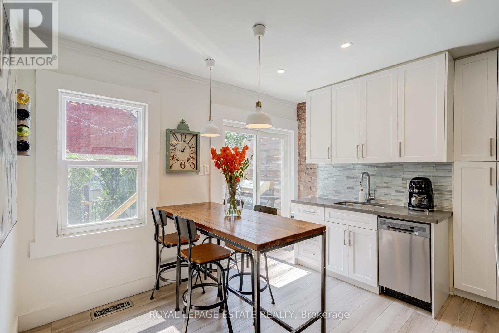 43 Fairford Avenue, Toronto, Ontario  M4L 2J9 - Photo 8 - E13708374