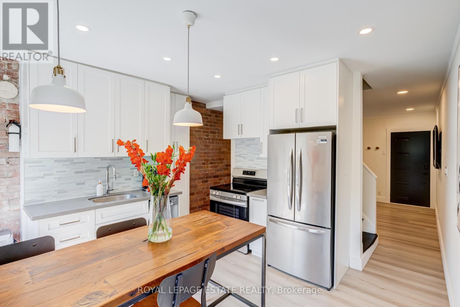 43 Fairford Avenue, Toronto, Ontario  M4L 2J9 - Photo 9 - E13708374