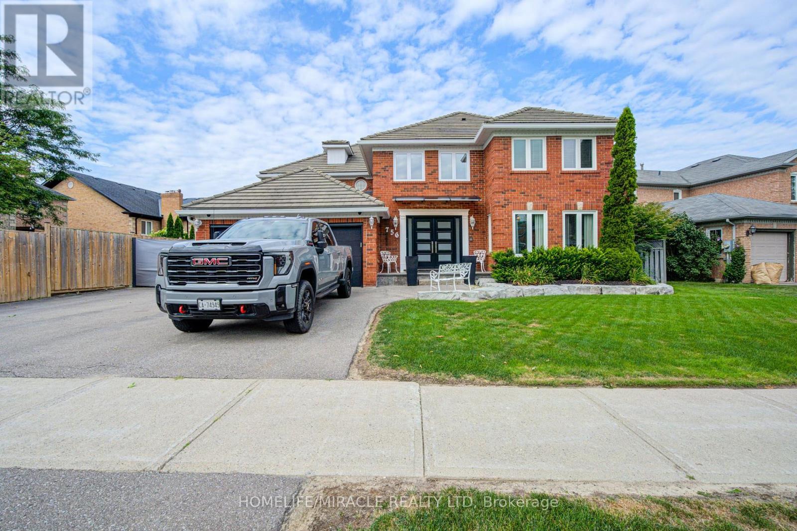 756 Kingsmere Avenue, Newmarket, Ontario  L3X 1K6 - Photo 2 - N13708404