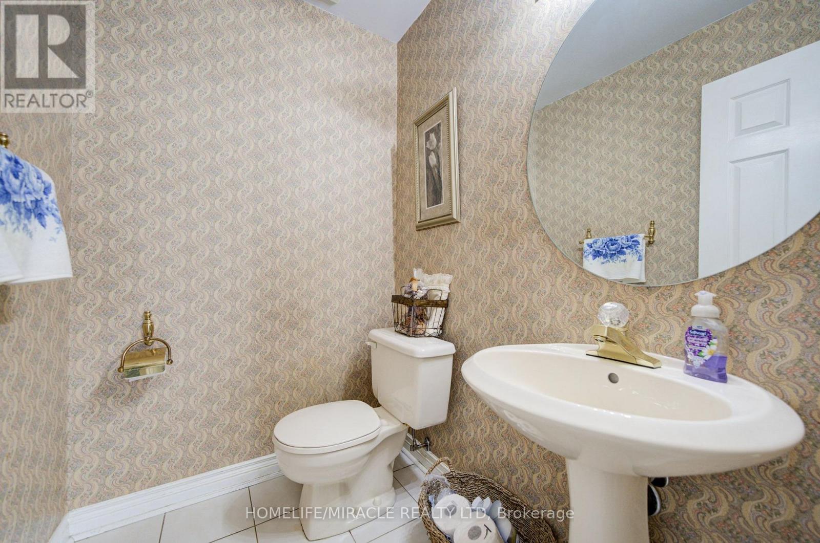 756 Kingsmere Avenue, Newmarket, Ontario  L3X 1K6 - Photo 9 - N13708404