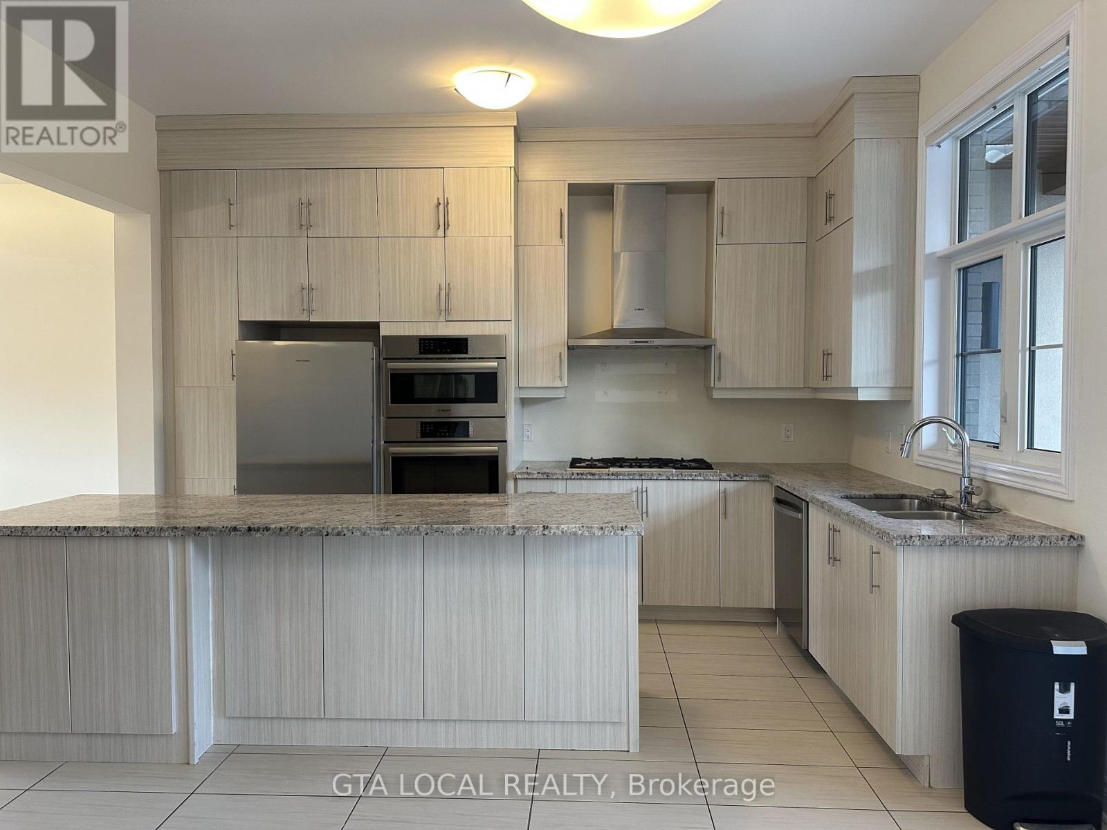 5 Aylin Crescent, Vaughan, Ontario  L6A 4Z8 - Photo 3 - N13708460