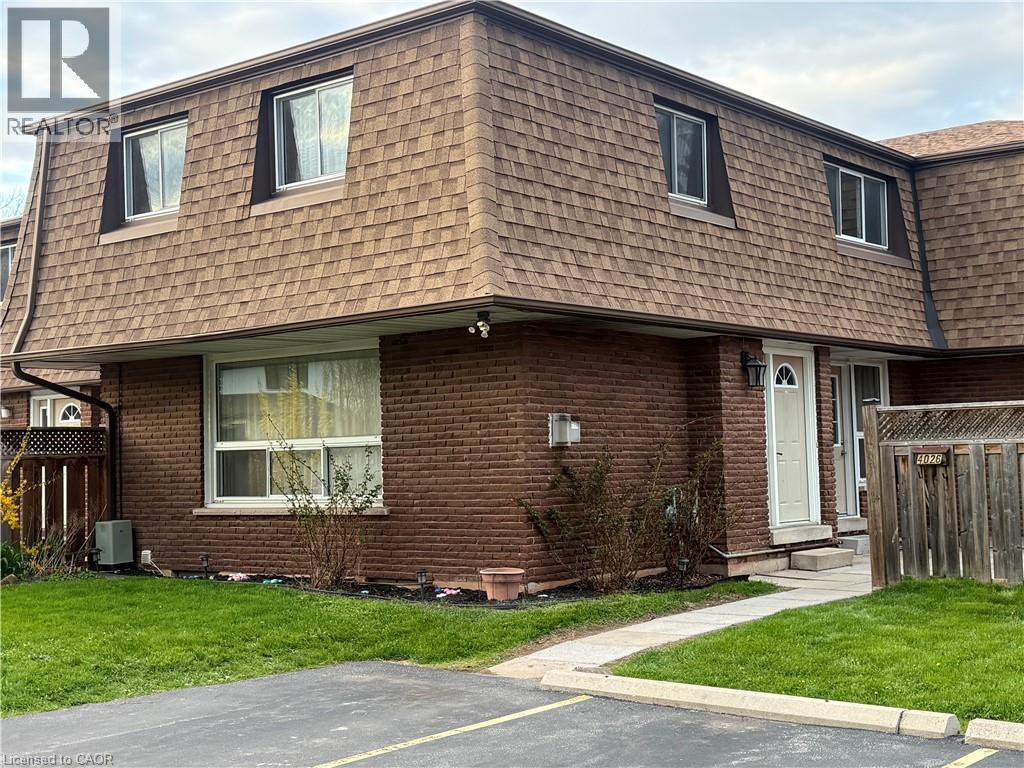 4026 Longmoor Drive Unit# 12, Burlington, Ontario  L7L 1X2 - Photo 3 - 40817868