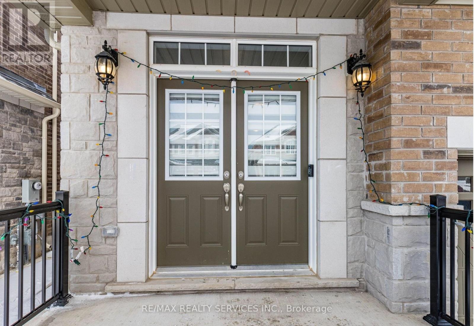 17 Overstone Road E, Halton Hills, Ontario  L7G 0M9 - Photo 2 - W13700724