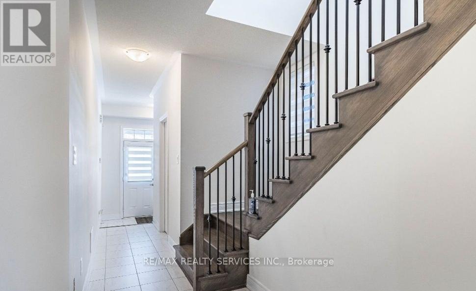17 Overstone Road E, Halton Hills, Ontario  L7G 0M9 - Photo 3 - W13700724
