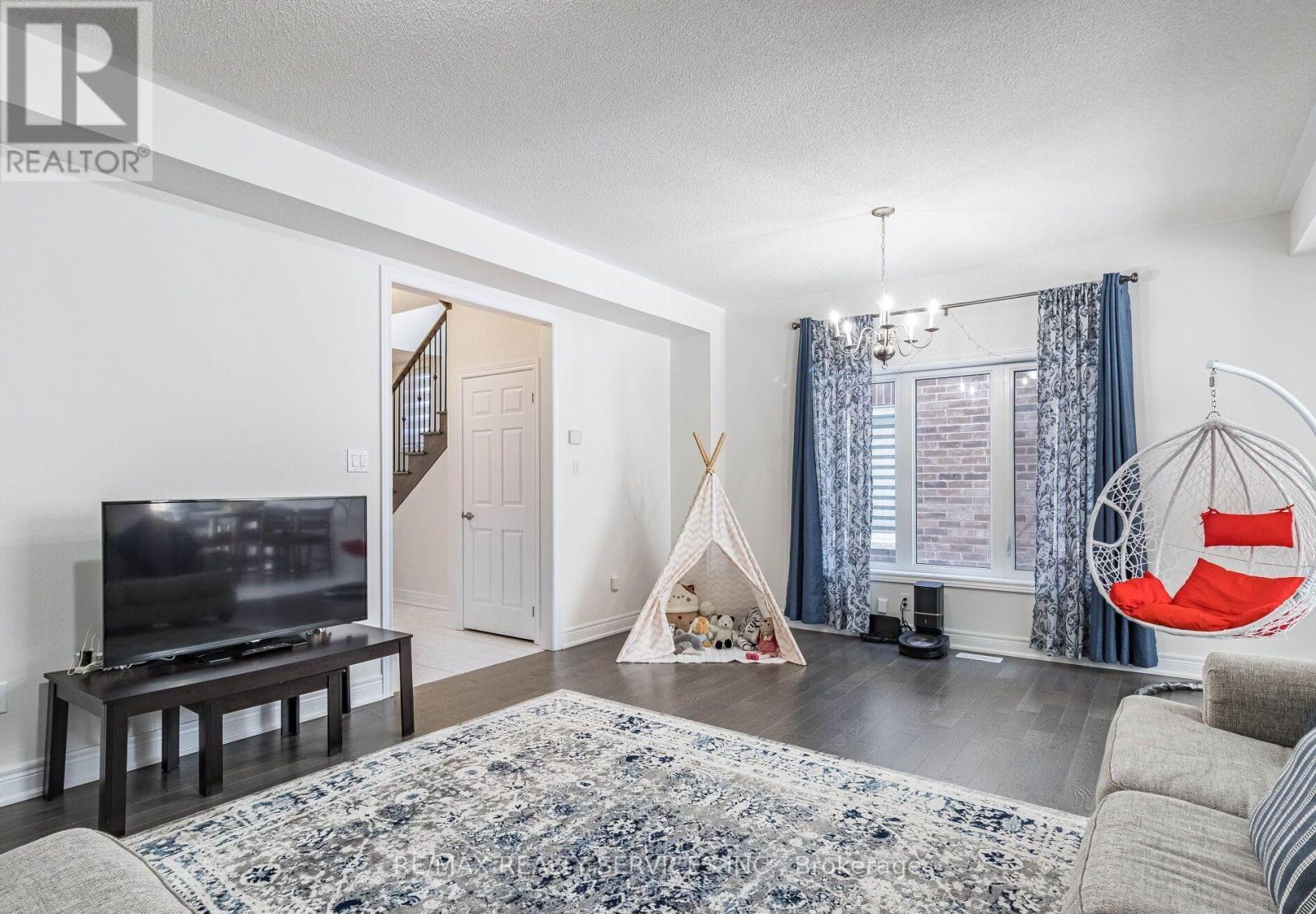 17 Overstone Road E, Halton Hills, Ontario  L7G 0M9 - Photo 6 - W13700724