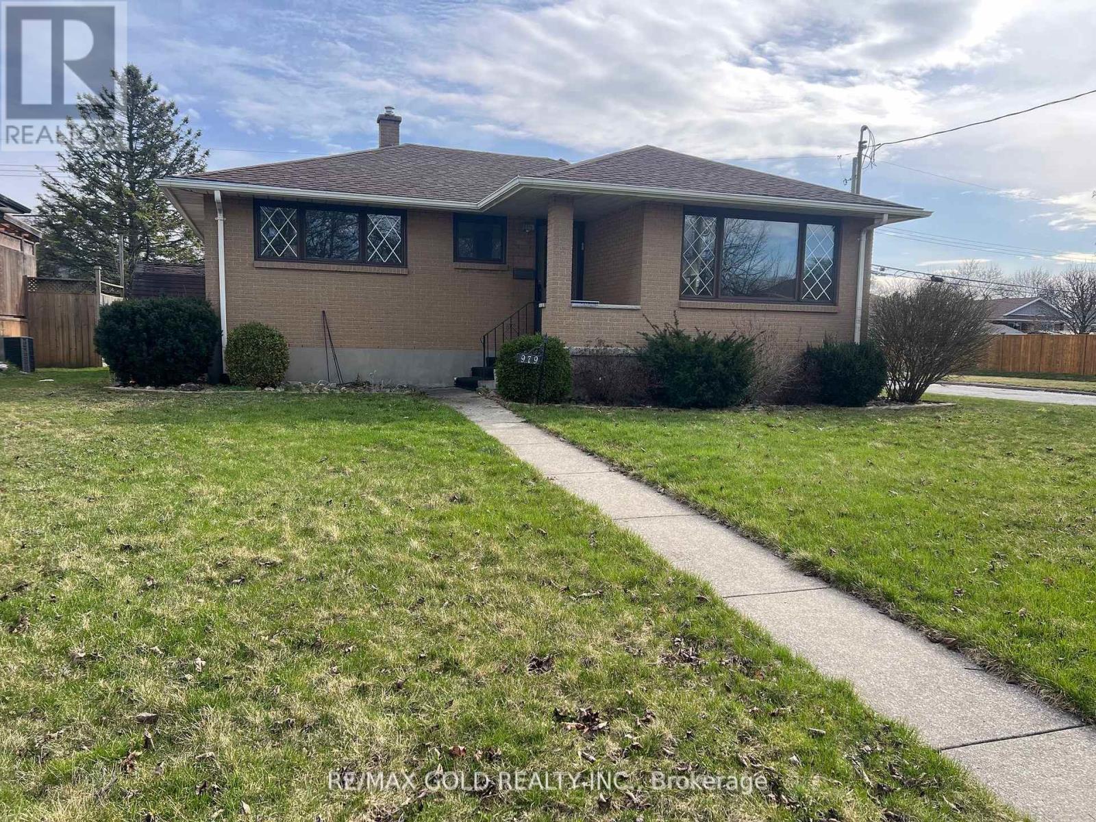 979 Wellington Street, Sarnia, Ontario  N7S 1E2 - Photo 2 - X13708380