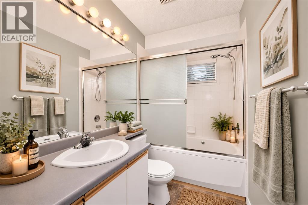 23 Sunlake Gardens SE, Calgary, Alberta  T2X 3G4 - Photo 6 - A2338588