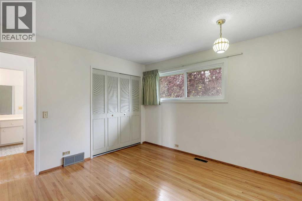5031 Newcombe Place Nw, Calgary, Alberta  T2K 2P6 - Photo 12 - A2339693