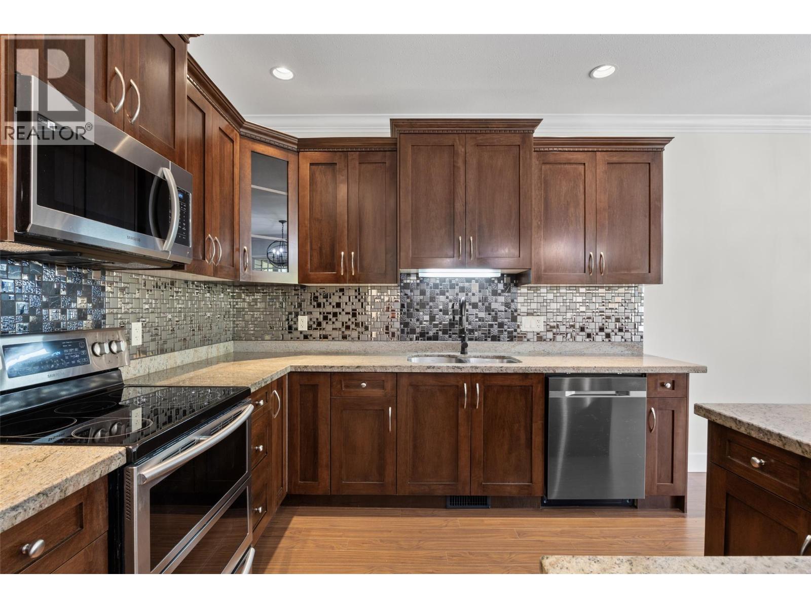 2046 Robson Place Unit# 5, Kamloops, British Columbia  V2E 0A5 - Photo 11 - 10398639
