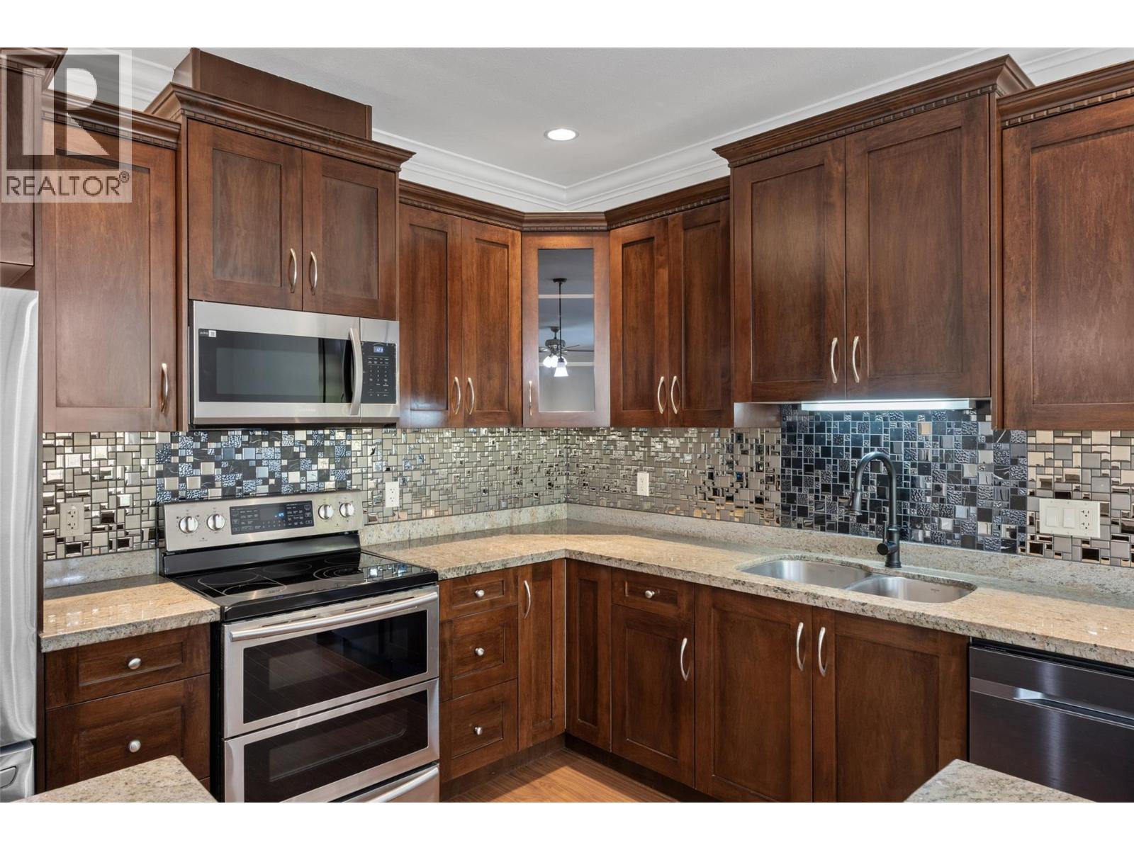 2046 Robson Place Unit# 5, Kamloops, British Columbia  V2E 0A5 - Photo 9 - 10398639
