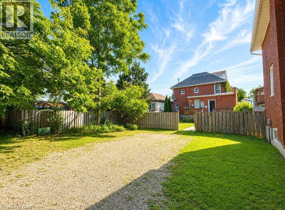 219 Erie Avenue, Brantford, Ontario  N3S 2H1 - Photo 3 - 40845840