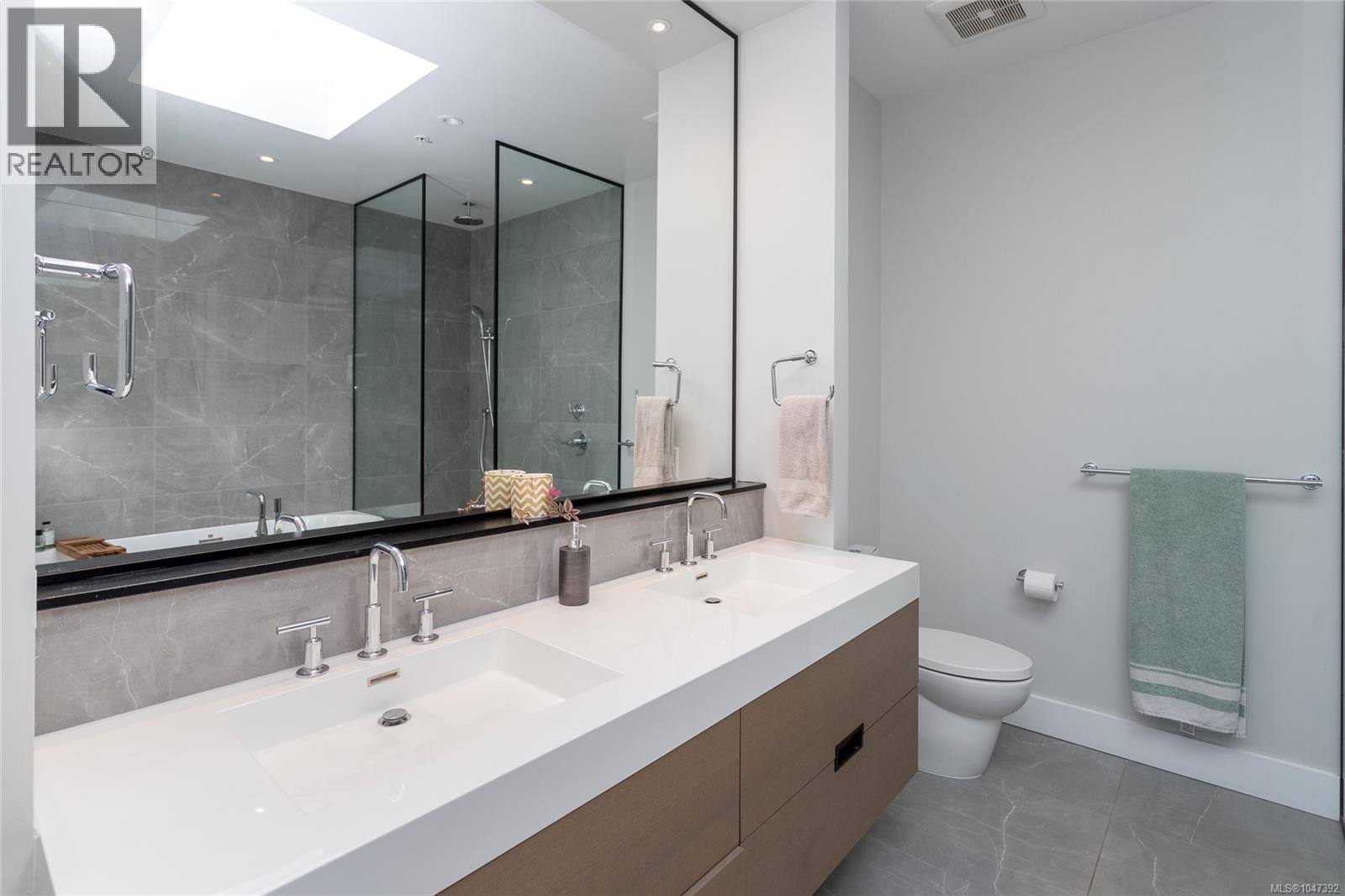 401 986 Heywood Ave, Victoria, British Columbia V8V 2Y6 - Photo 24 - 1047392
