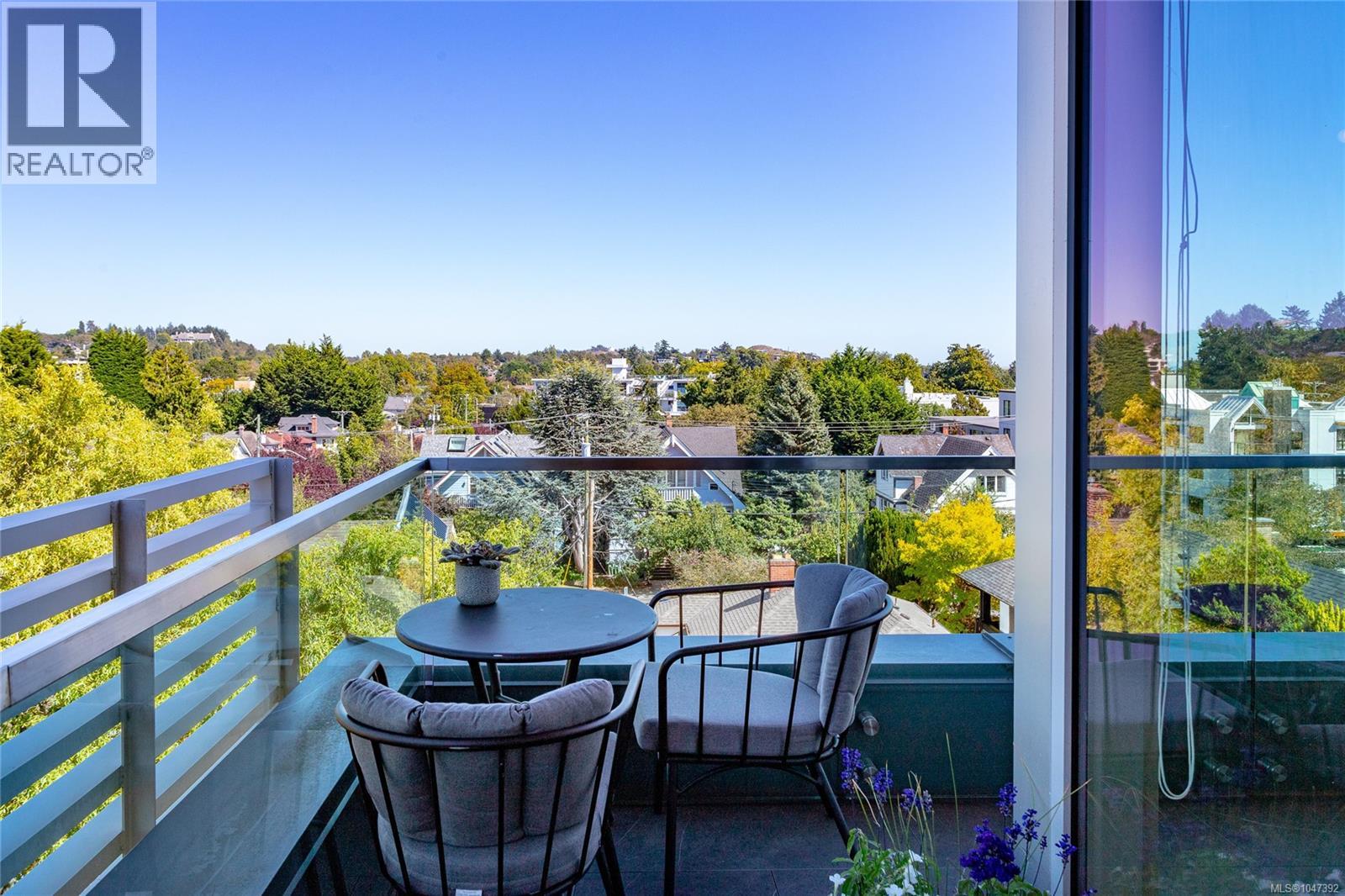 401 986 Heywood Ave, Victoria, British Columbia V8V 2Y6 - Photo 32 - 1047392