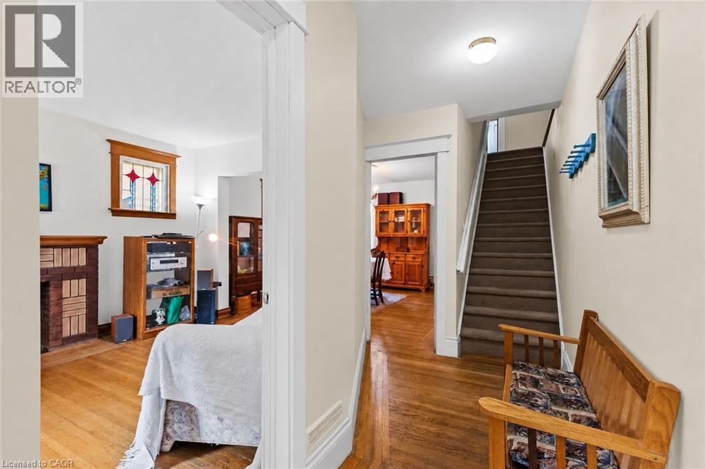 37 Park Row N, Hamilton, Ontario  L8H 4E3 - Photo 4 - 40849216