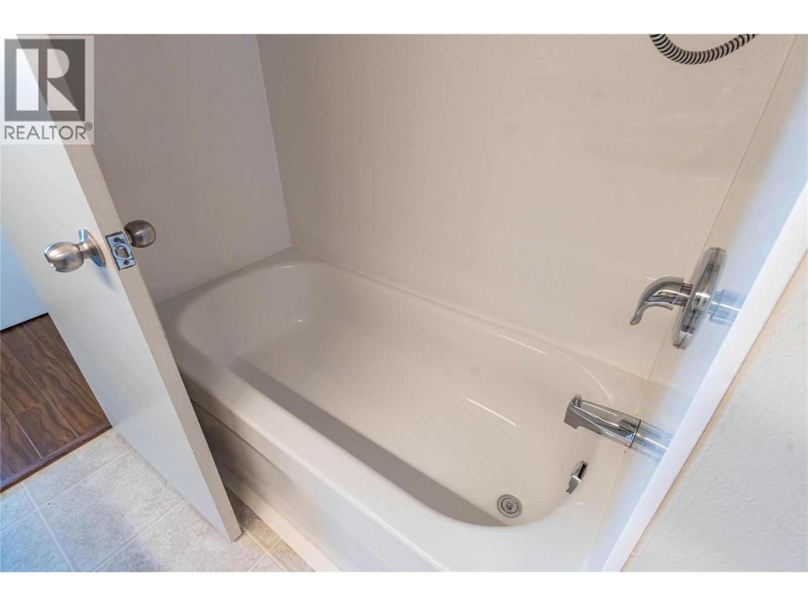 2215 Barbara Avenue, Kamloops, British Columbia  V2B 4J4 - Photo 24 - 10395881