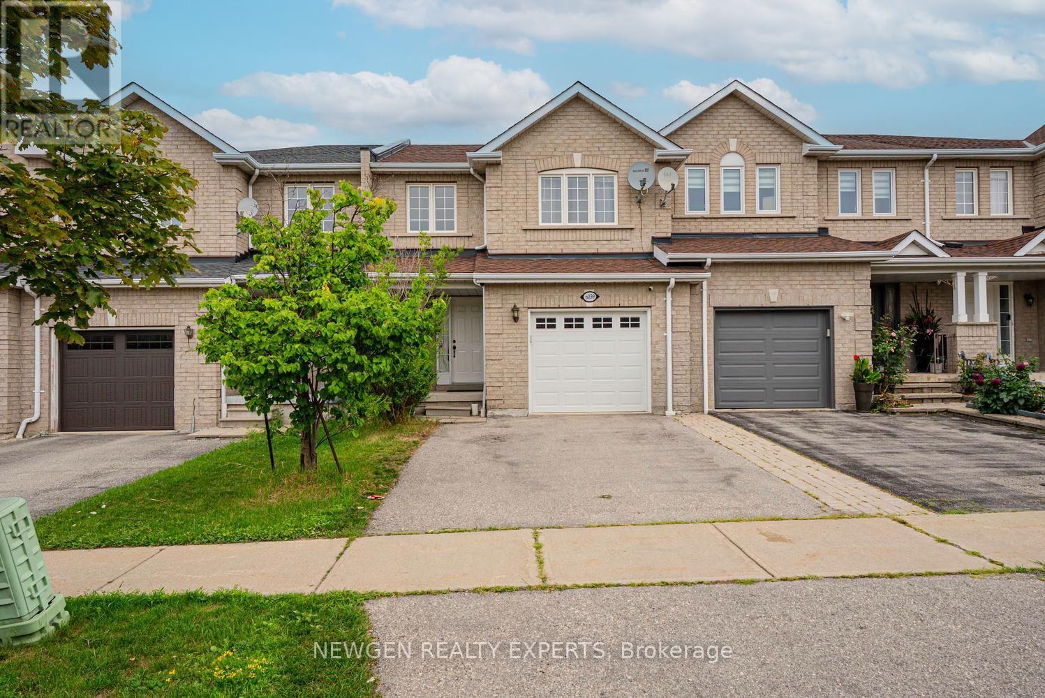 6039 Coxswain Crescent, Mississauga, Ontario  L5V 2Z9 - Photo 2 - W13708488