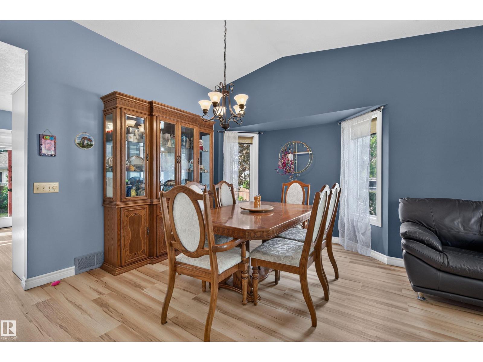 4211 47 Av, Beaumont, Alberta  T4X 1H1 - Photo 5 - E4505337