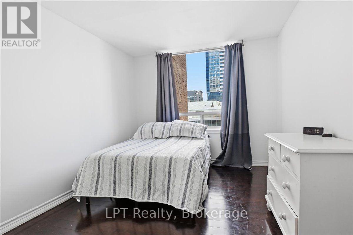 2721 - 633 Bay Street, Toronto, Ontario  M5G 2G4 - Photo 15 - C13708544