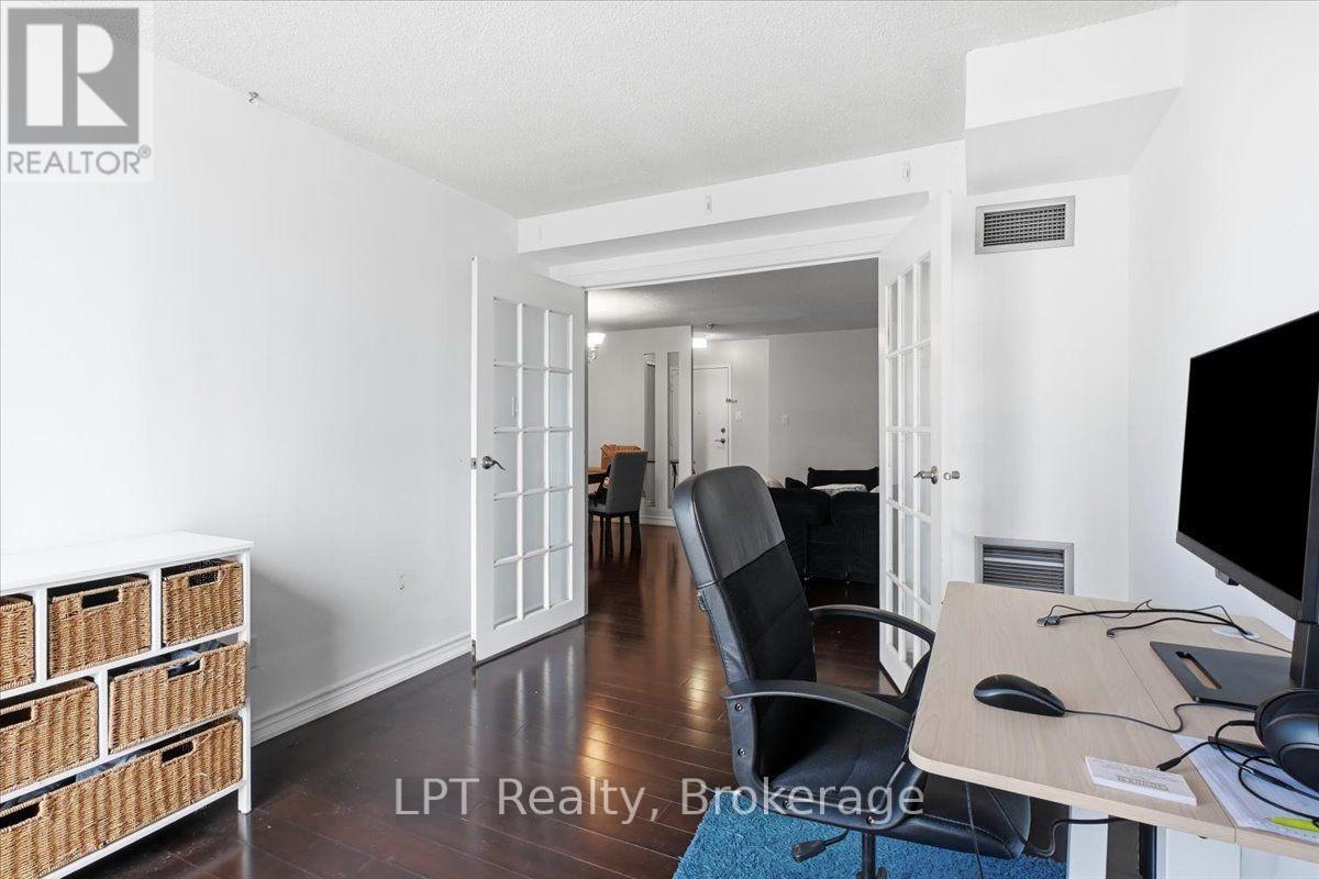 2721 - 633 Bay Street, Toronto, Ontario  M5G 2G4 - Photo 17 - C13708544