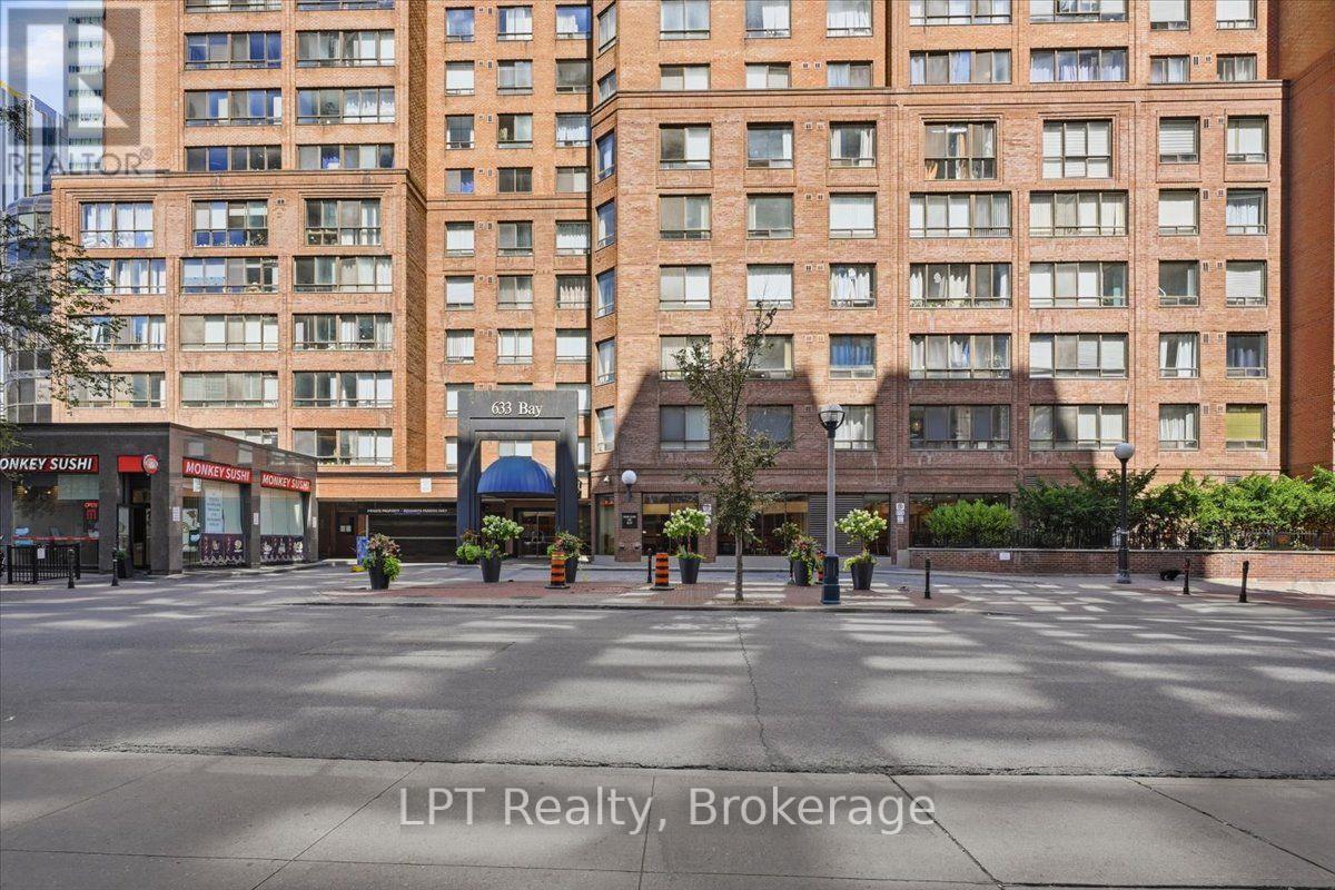 2721 - 633 Bay Street, Toronto, Ontario  M5G 2G4 - Photo 2 - C13708544