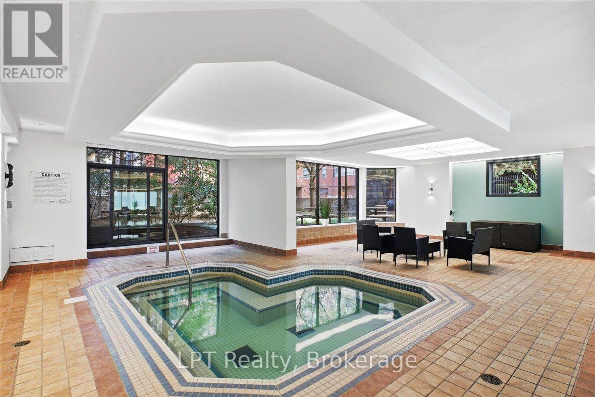2721 - 633 Bay Street, Toronto, Ontario  M5G 2G4 - Photo 23 - C13708544