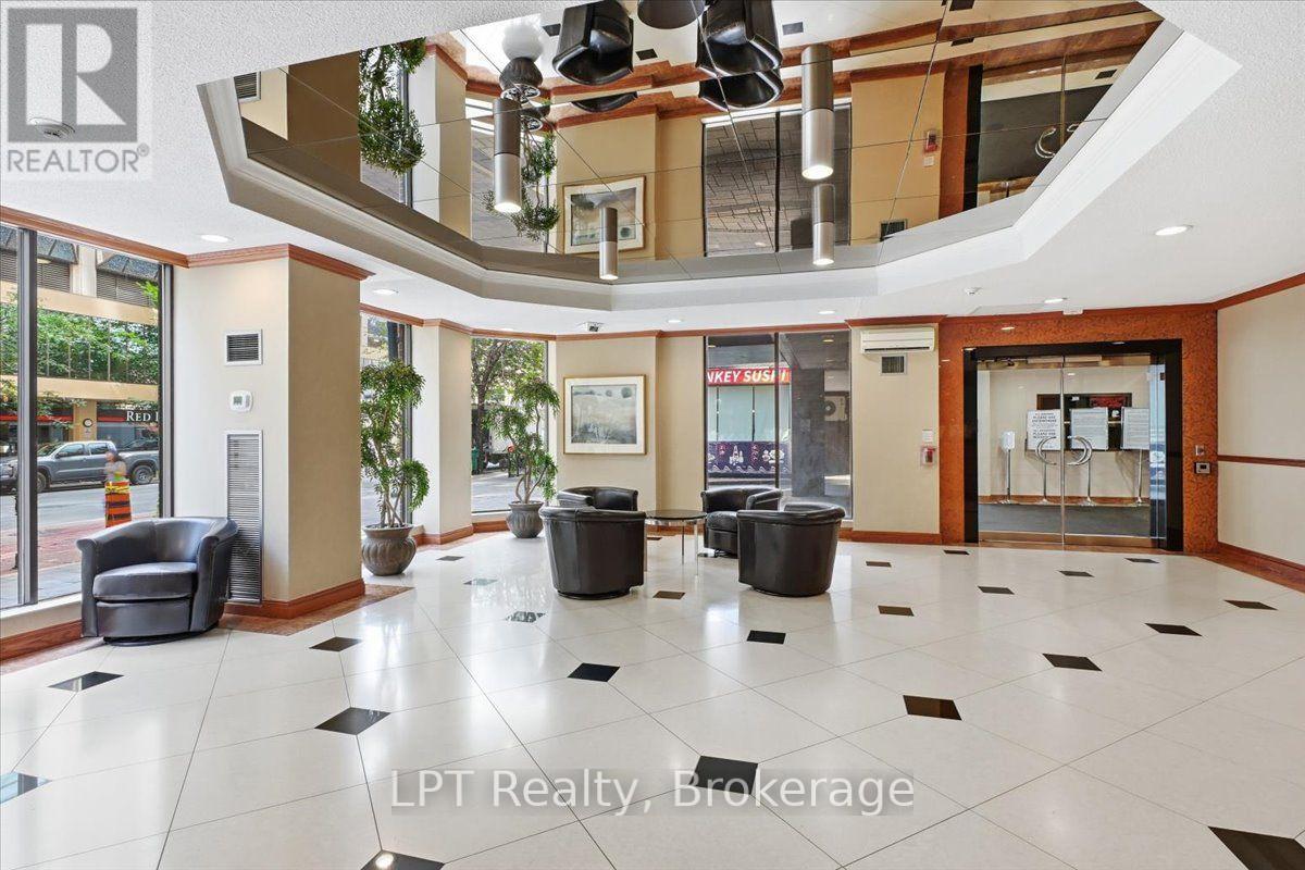 2721 - 633 Bay Street, Toronto, Ontario  M5G 2G4 - Photo 3 - C13708544