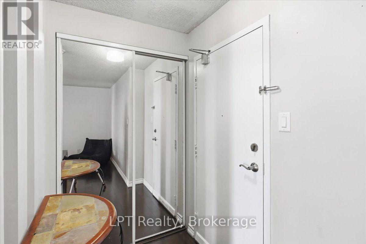 2721 - 633 Bay Street, Toronto, Ontario  M5G 2G4 - Photo 6 - C13708544